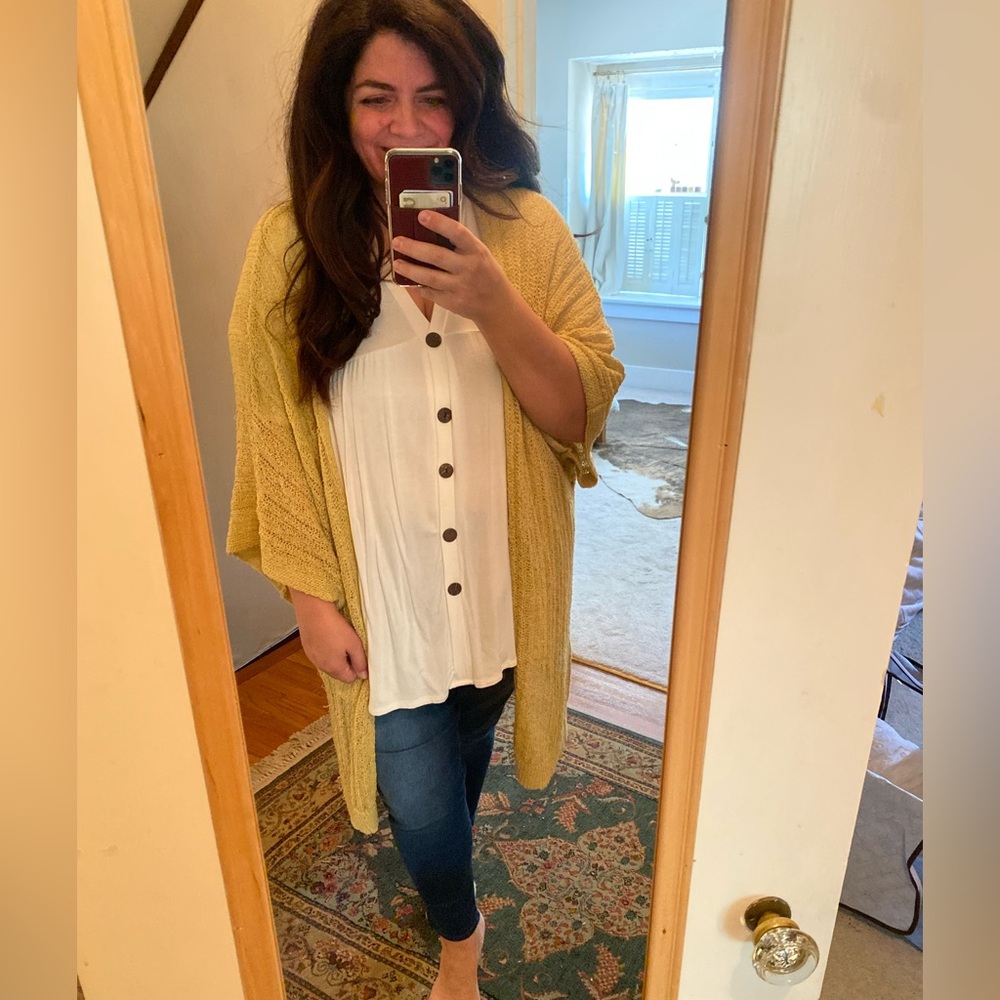 Oversized white top with faux buttons - Picture 6 of 6